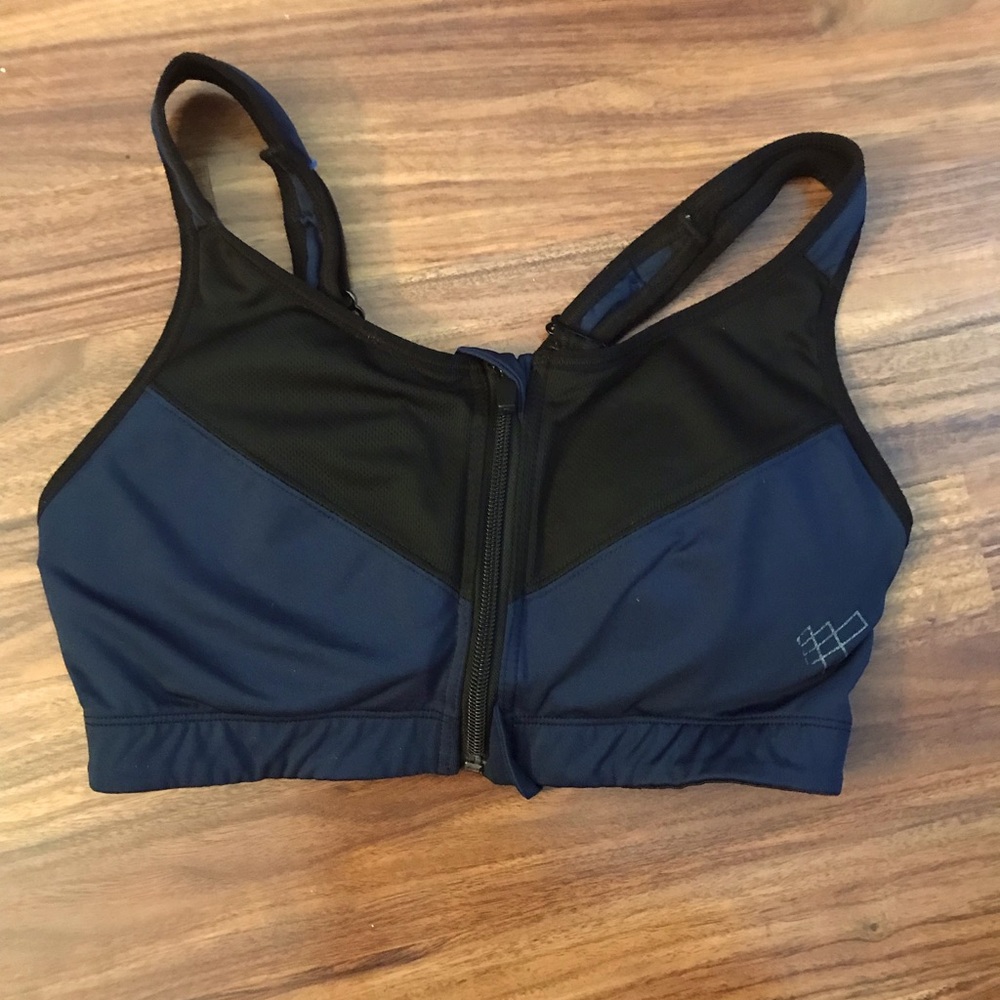 Jef North Sports bra
Size Small
Zipper front
Adjustable Straps
High Impact